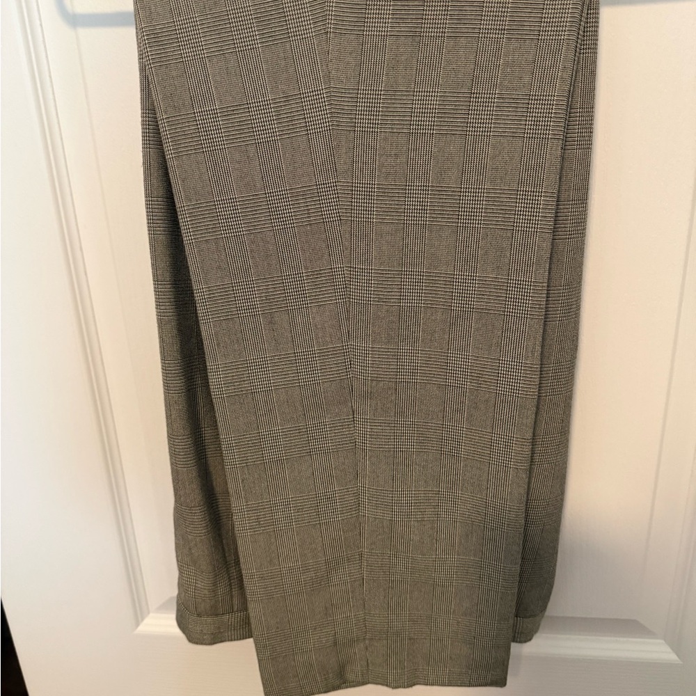 Larry Levine Gray Plaid Women's Suit - Picture 5 of 9